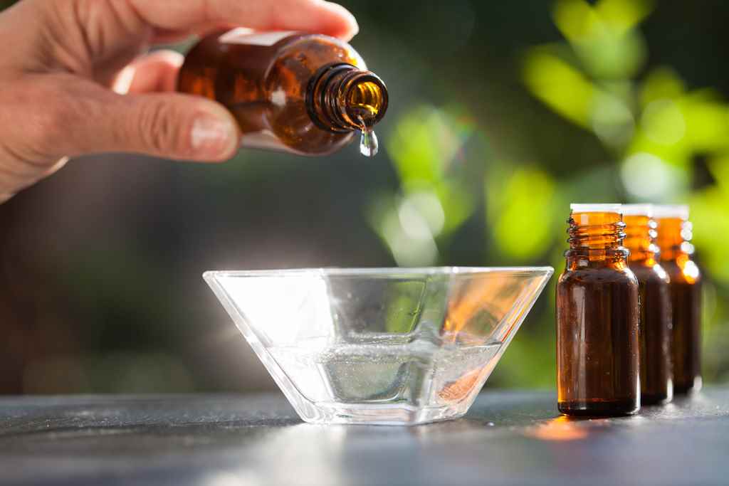 Mastering the Mix: Essential Oils and Carrier Oils for Flawless Skin